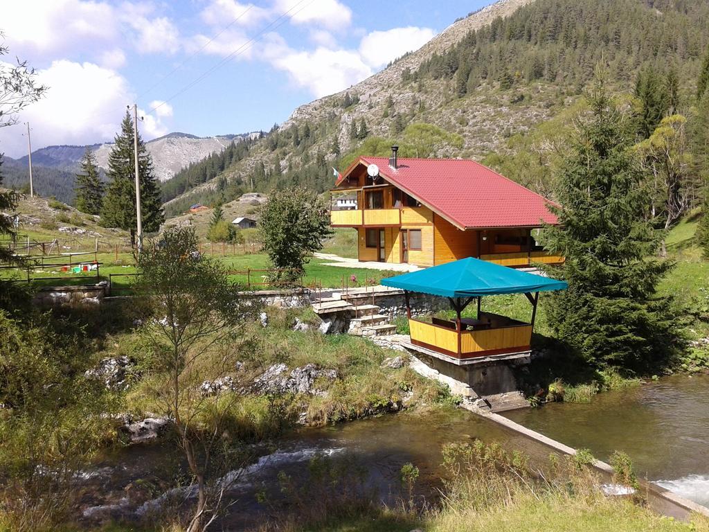 Guest House Chobaka ทริกราด ภายนอก รูปภาพ