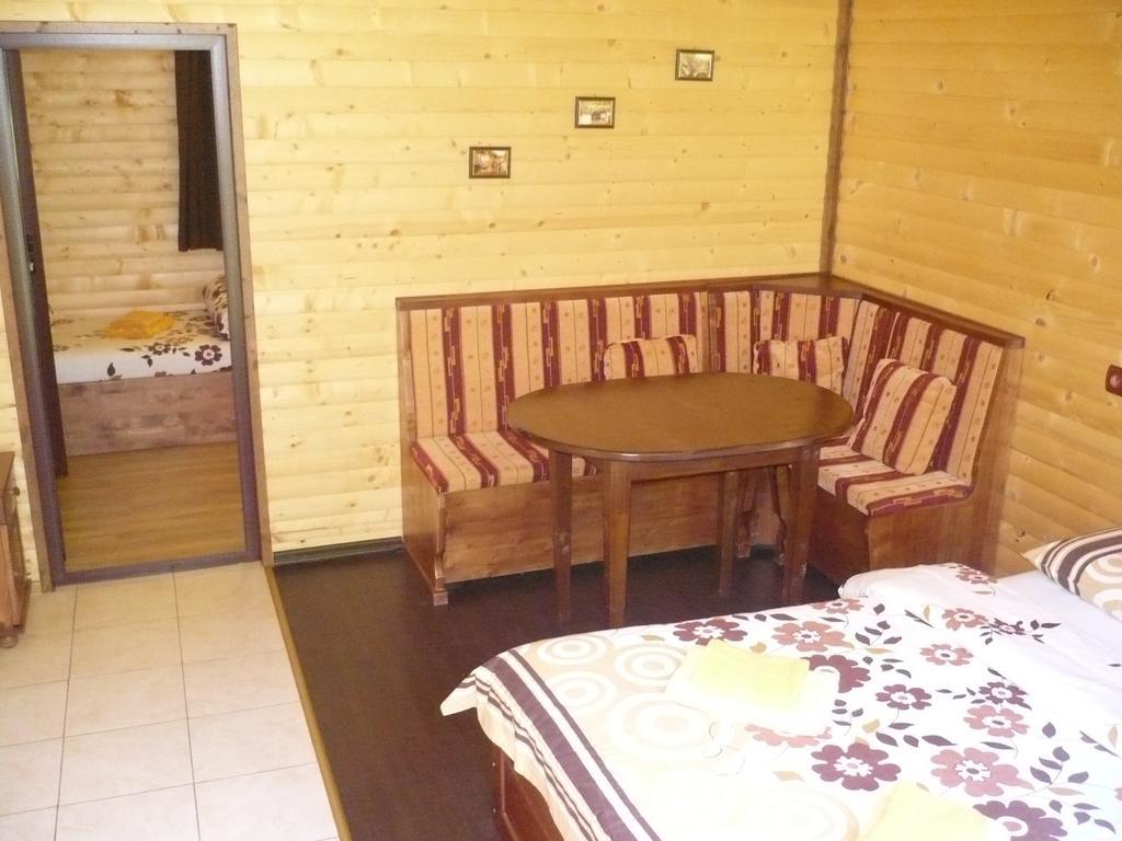 Guest House Chobaka ทริกราด ห้อง รูปภาพ