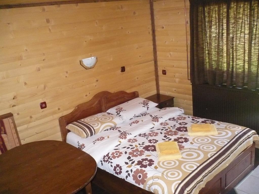 Guest House Chobaka ทริกราด ห้อง รูปภาพ
